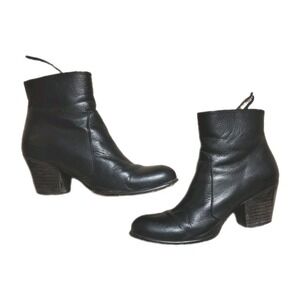 Heart Throb Women's Sz 37 US 7 Soft Leather Black Ankle Booties Boots Side Zip